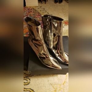 THEORY SILVER METALLIC LEATHER BOOTIE NIB SIZE 11 MADE IN ITALY VERY RIGHT NOW